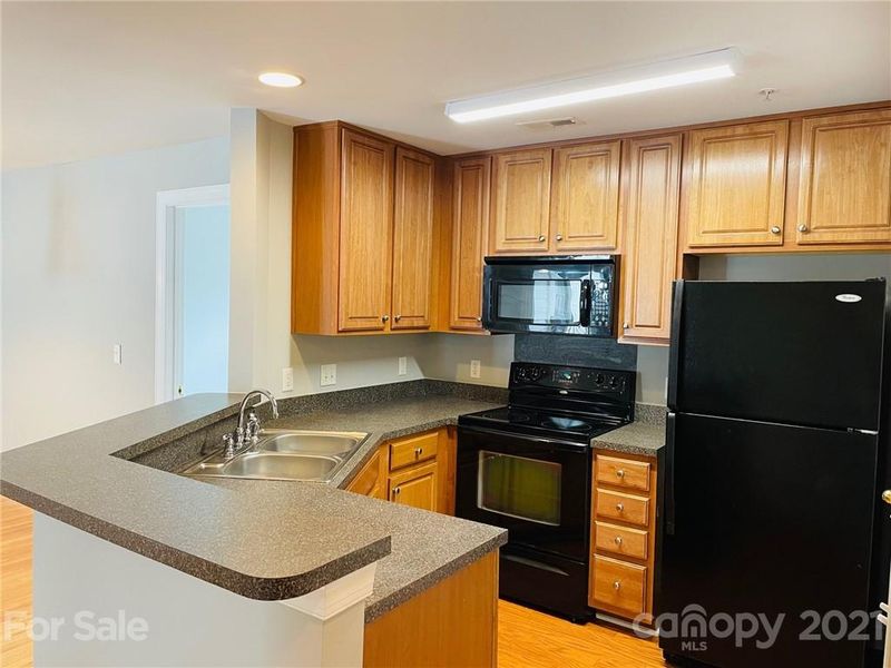 6462 Park Pond Dr, Charlotte, NC 28262