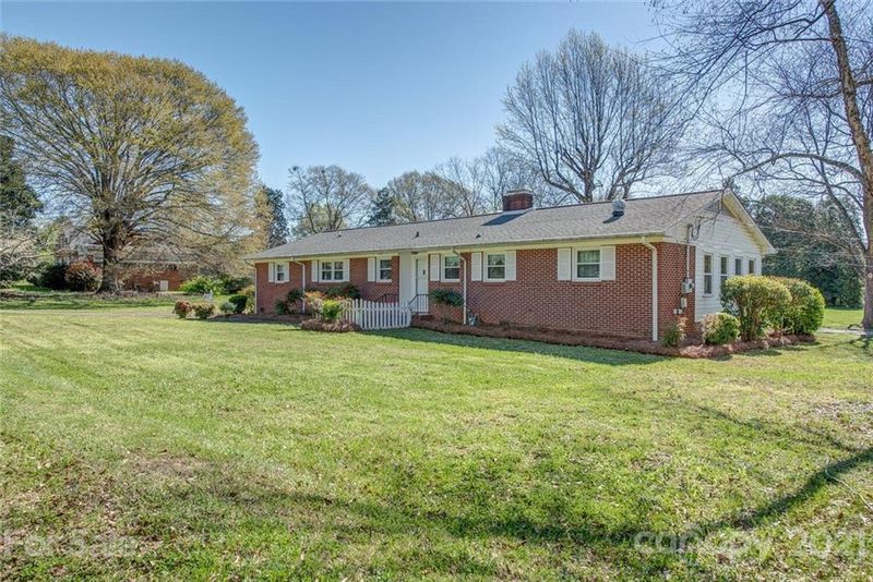2210 Bayview St, Gastonia, NC 28054