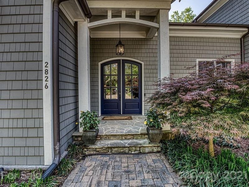 2826 Briarcliff Pl, Charlotte, NC 28207