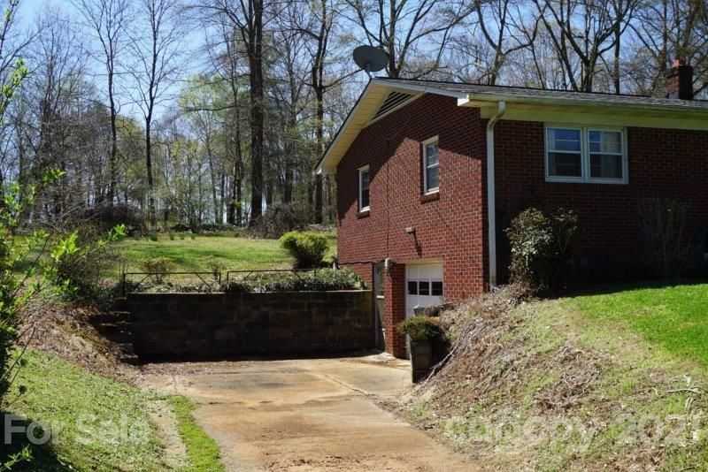 2276 18th Ave NE, Hickory, NC 28601