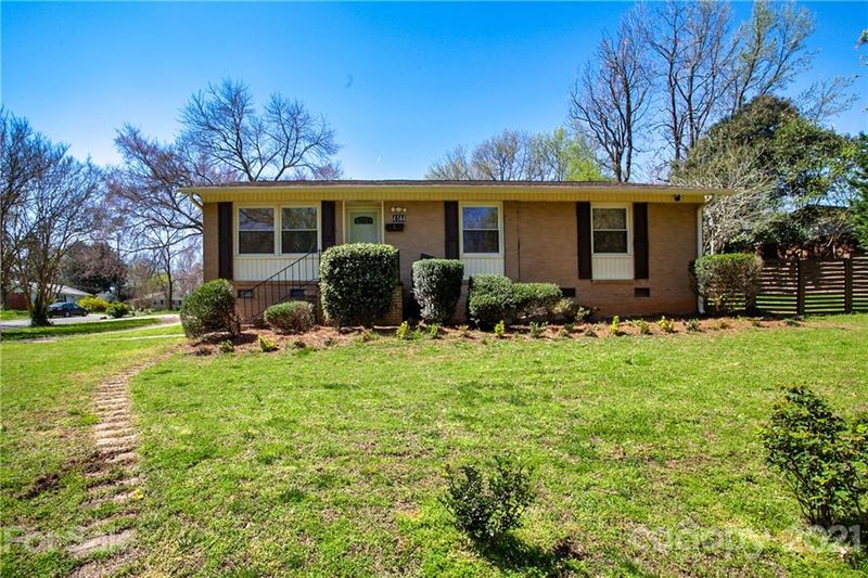 4144 Uppergate Ln, Charlotte, NC 28215