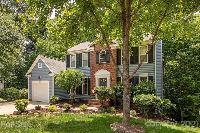 5200 Hedgecrest Pl, Charlotte, NC 28269