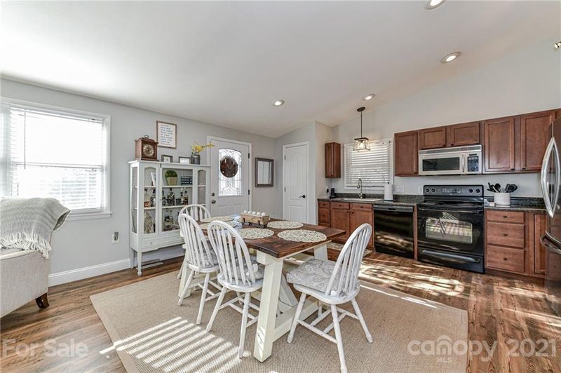 2171 Mollys Backbone Rd, Sherrills Ford, NC 28673