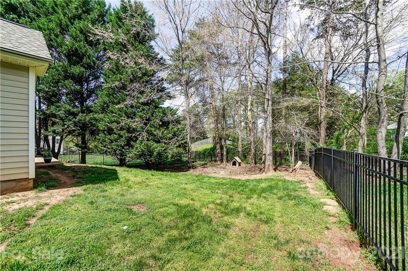 13433 Edgetree Dr, Pineville, NC 28134