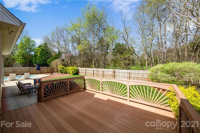 116 Daniel Efird Dr, Mount Holly, NC 28120
