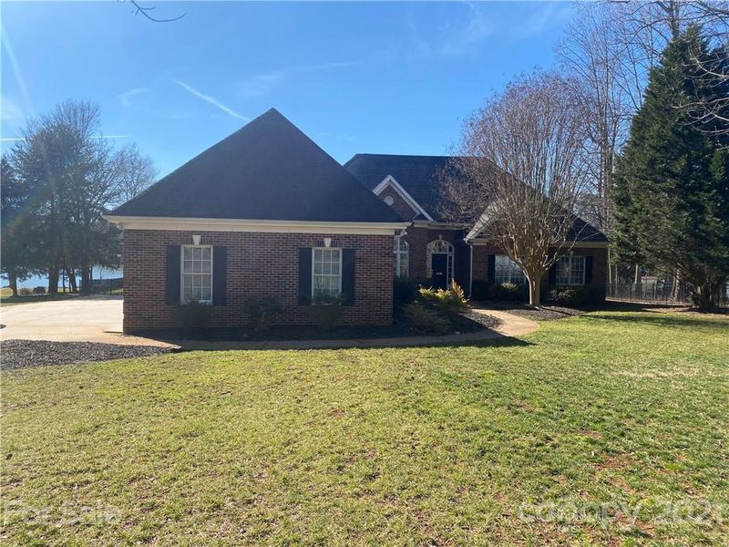8210 Malibu Pointe Ln, Denver, NC 28037