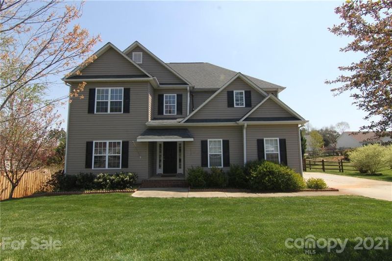 416 Deerfield Dr, Mount Holly, NC 28120