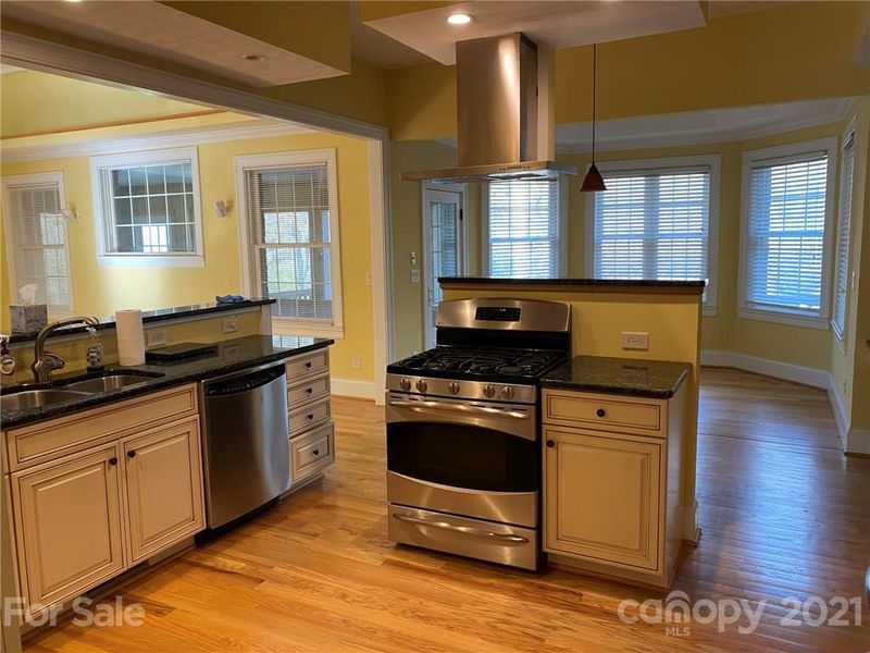 4410 Meridian Dr, Charlotte, NC 28216