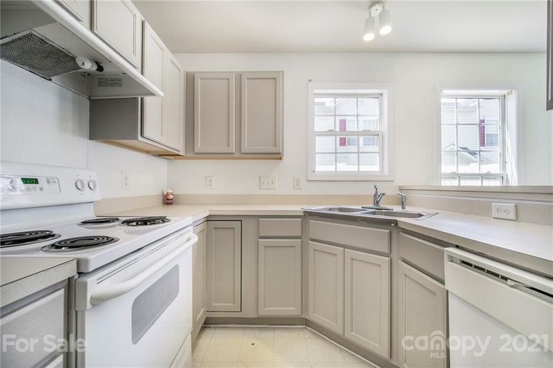 1926 Flushing Ct, Charlotte, NC 28215