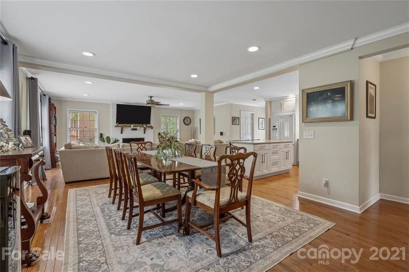8133 Cliffside Dr, Charlotte, NC 28270