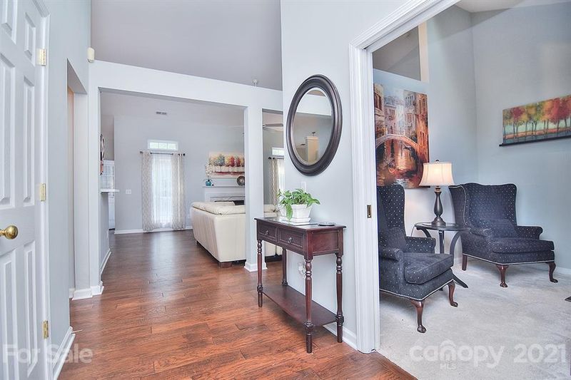 9043 Steelechase Dr, Charlotte, NC 28273
