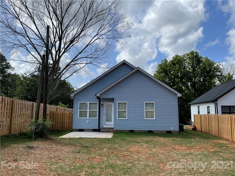 606 Lakeview Dr, Lowell, NC 28098