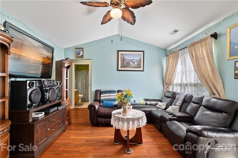 440 Centerfield Dr, Charlotte, NC 28214