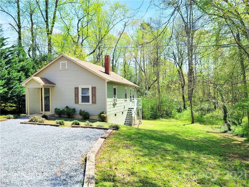 1344 14th Ave NE, Hickory, NC 28601