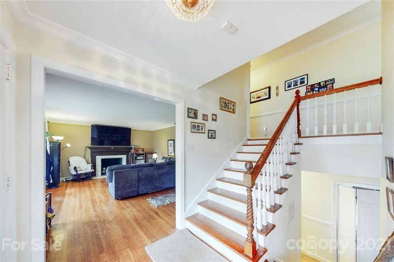228 Lansdowne Rd, Charlotte, NC 28270