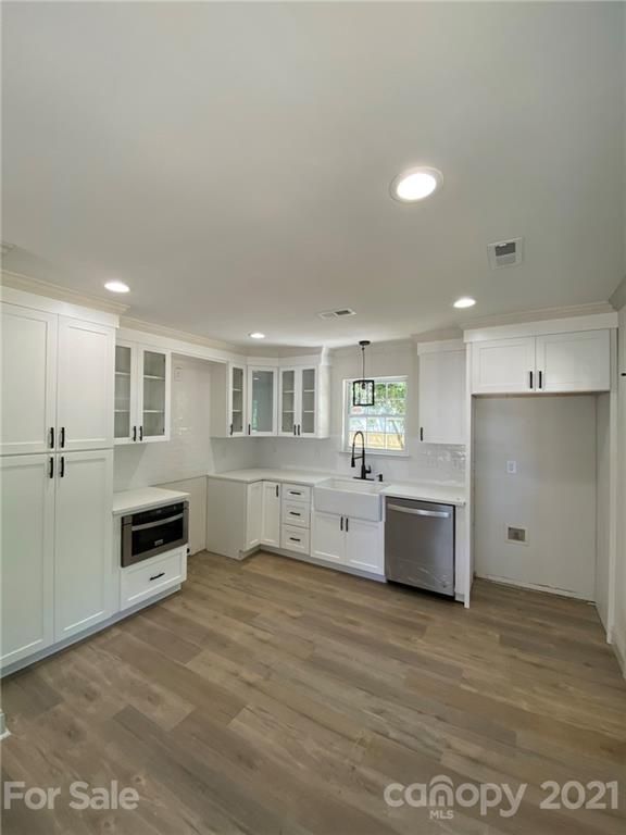 1002 Pryor St, Charlotte, NC 28208