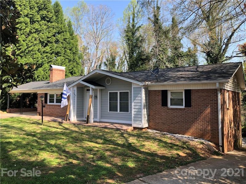 370 25th Ave NW, Hickory, NC 28601