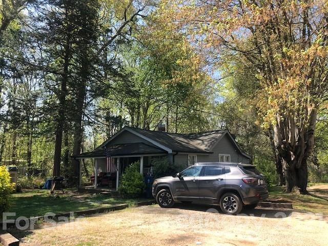 420 37th St SW, Hickory, NC 28602