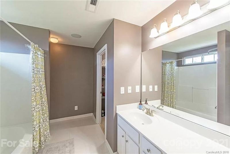 4715 Mount Royal Ln, Charlotte, NC 28210