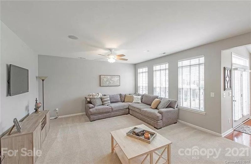 4715 Mount Royal Ln, Charlotte, NC 28210