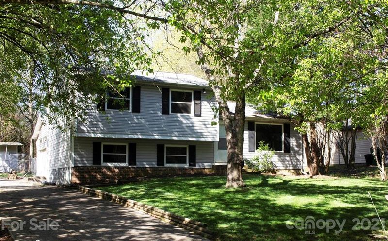 11533 Five Cedars Rd, Charlotte, NC 28226