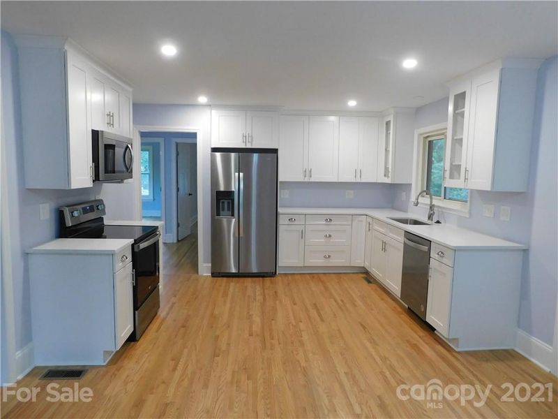 2200 Heritage Ct, Kannapolis, NC 28083