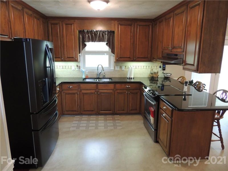 106 Sherwood Dr, Maiden, NC 28650