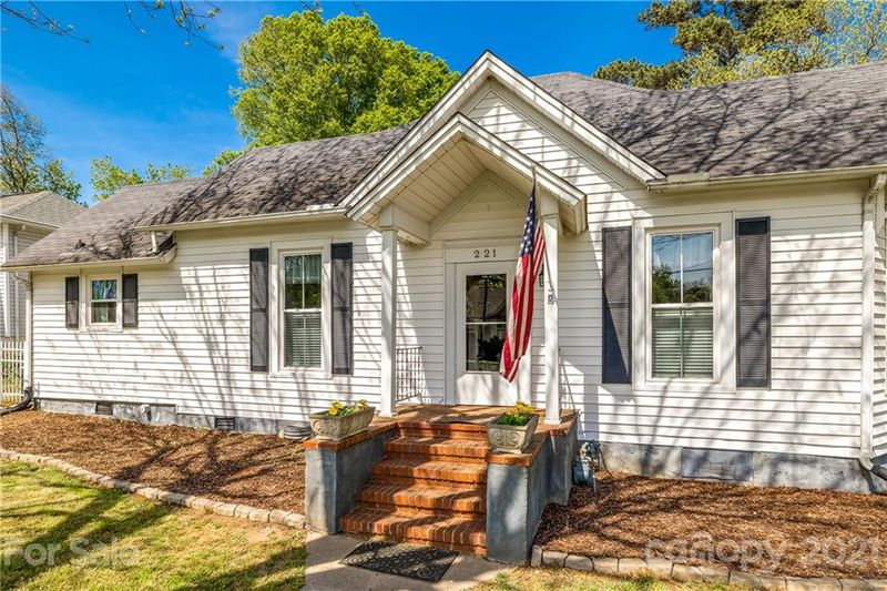 221 E Jefferson St, York, SC 29745