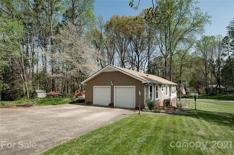 8700 Hickory Nut Trl, Concord, NC 28027
