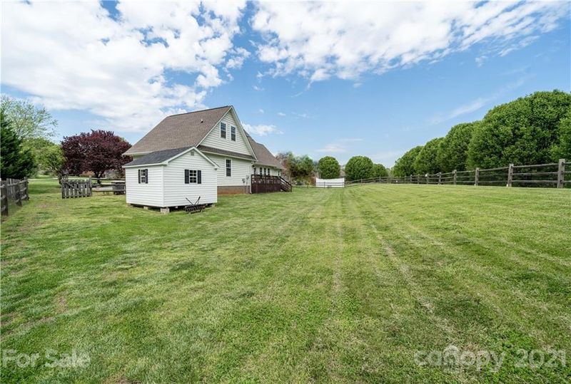 1124 Windsor Dr S, Kannapolis, NC 28081
