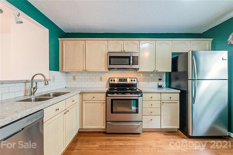 1221 Maple Shade Ln, Charlotte, NC 28270