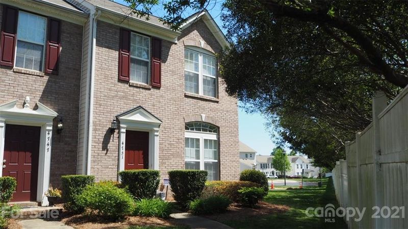4751 Forestridge Commons Dr, Charlotte, NC 28269