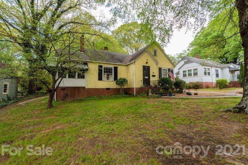 818 3rd Ave NW, Hickory, NC 28601