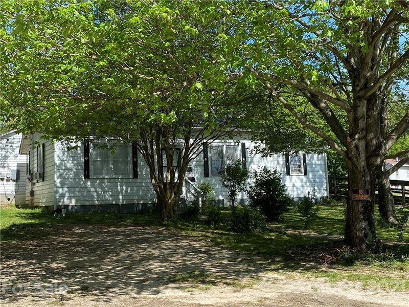 413 Edwards St, Lincolnton, NC 28092