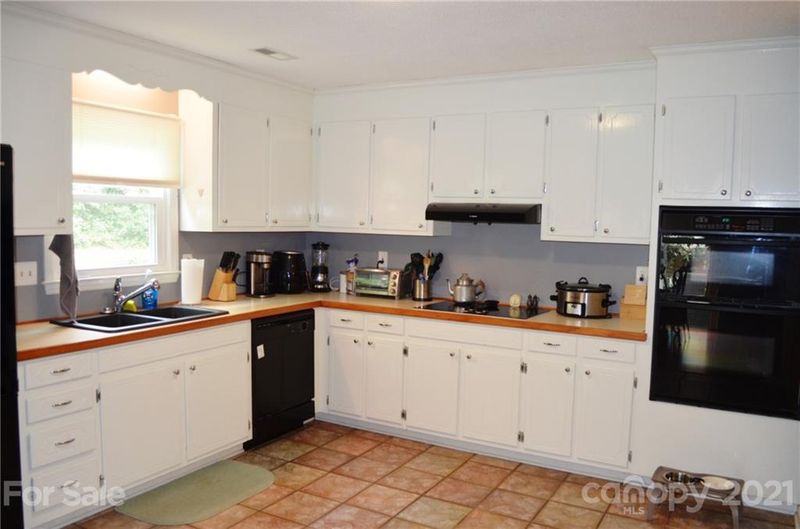 7334 Quail Meadow Ln, Charlotte, NC 28210