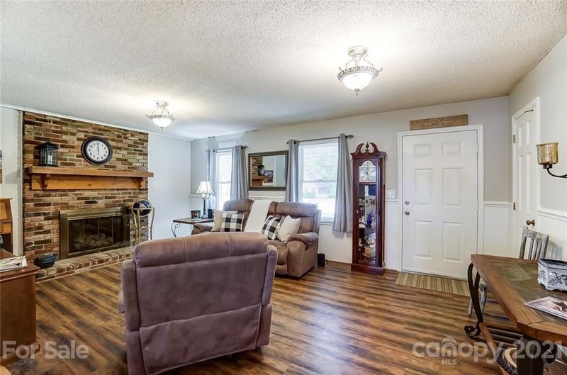 4511 Oak Dr, Charlotte, NC 28269