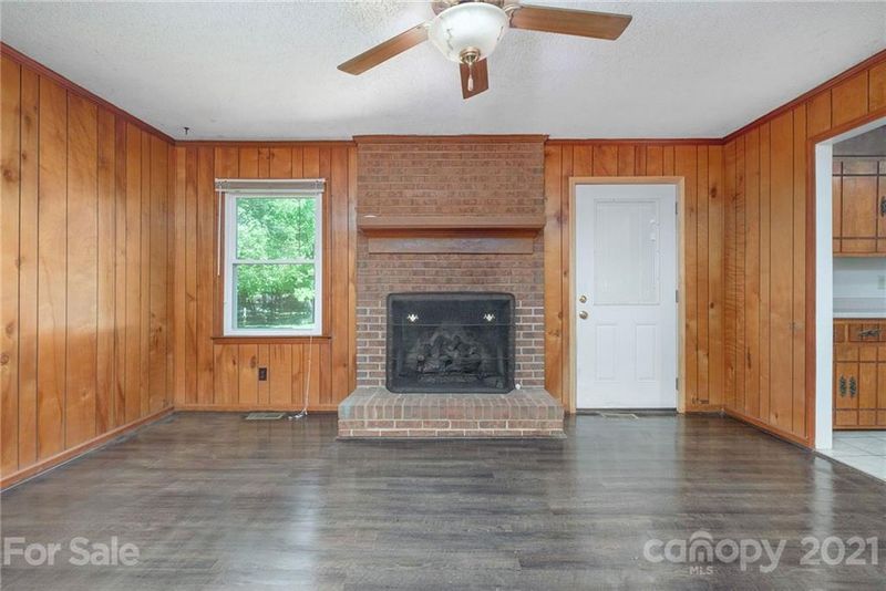 1023 Lightwood Dr, Matthews, NC 28105