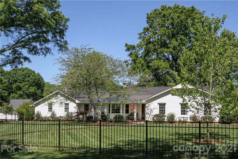501 Manning Dr, Charlotte, NC 28209