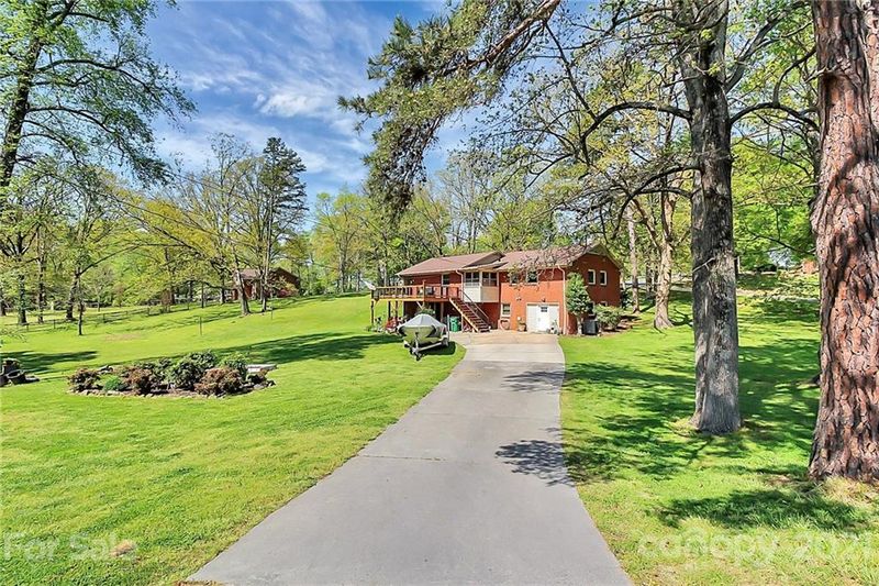 1740 W Laporte Dr, Charlotte, NC 28216