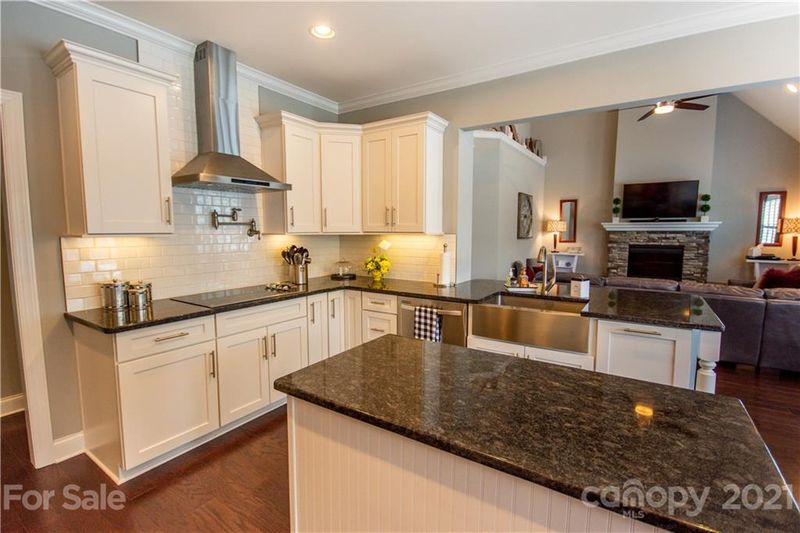 562 Wiggins Rd, Mooresville, NC 28115