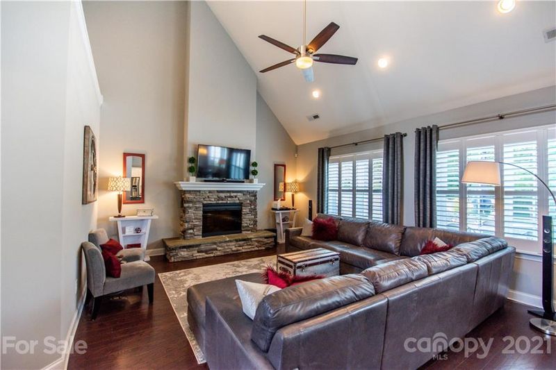 562 Wiggins Rd, Mooresville, NC 28115
