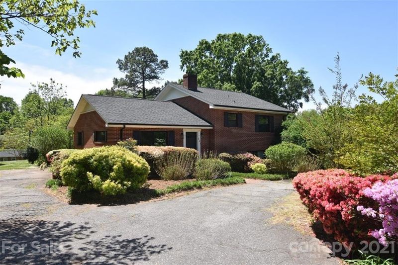 131 33rd Ave NW, Hickory, NC 28601