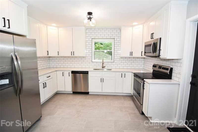 131 33rd Ave NW, Hickory, NC 28601