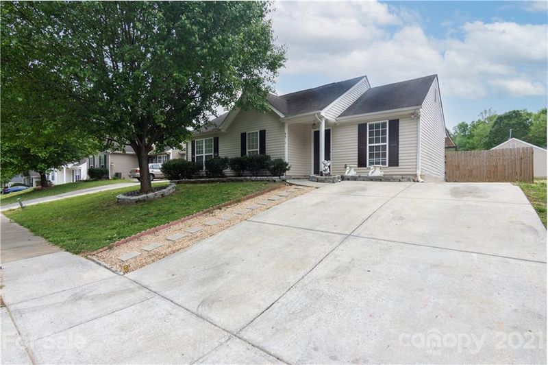 5531 Stone Bluff Ct, Charlotte, NC 28214