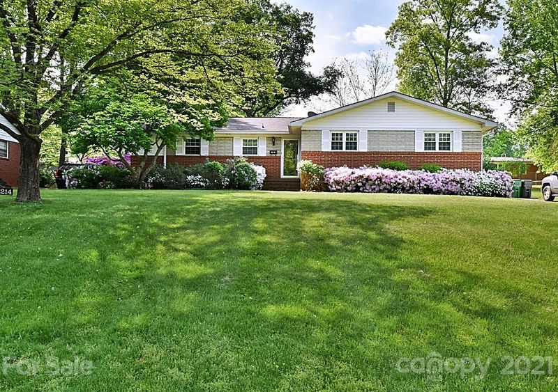 2214 Wensley Dr, Charlotte, NC 28210