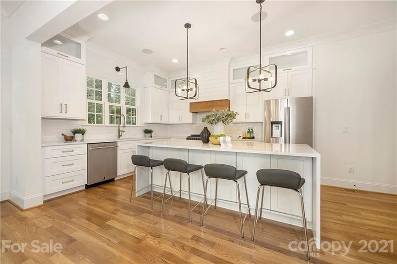 329 Sardis Ln, Charlotte, NC 28270