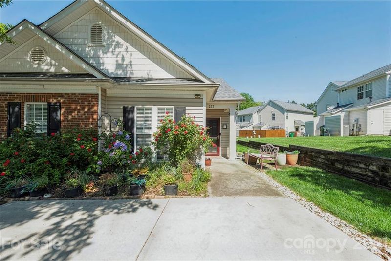 227 Ross Moore Ave, Charlotte, NC 28205