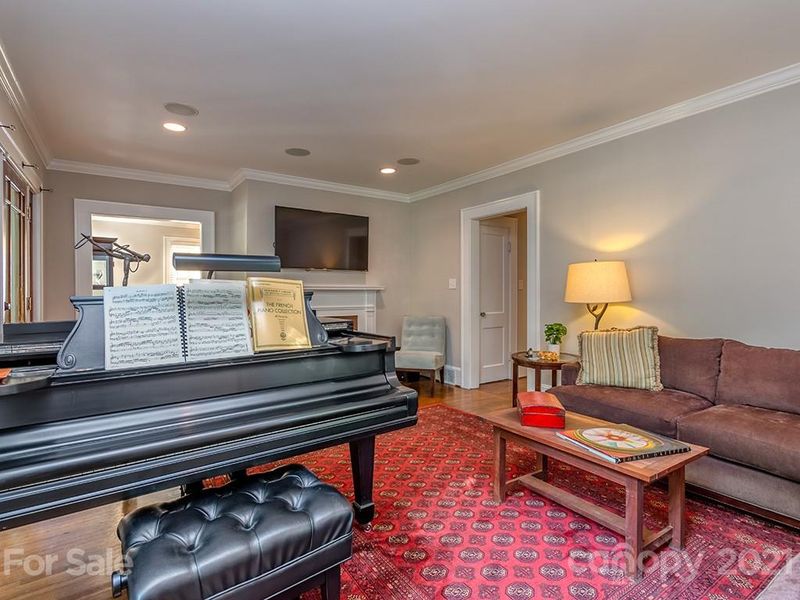 712 Walnut Ave, Charlotte, NC 28208
