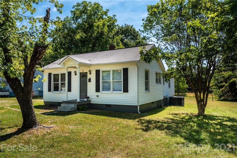 1437 3rd Street Pl NE, Hickory, NC 28601
