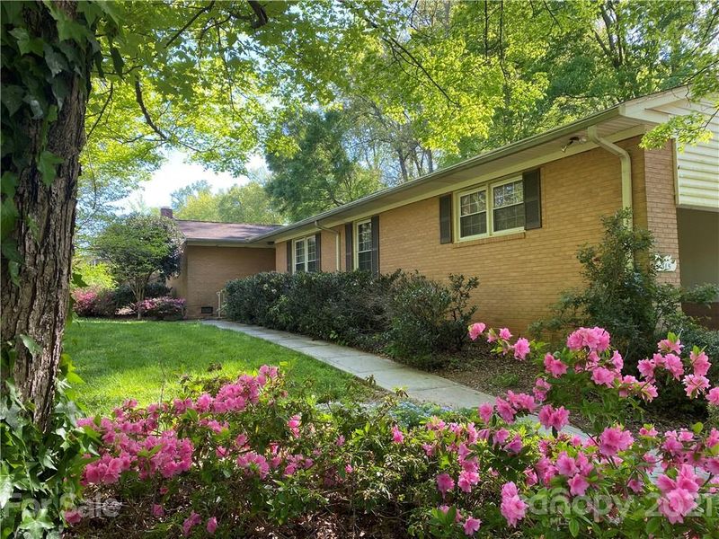 315 Madison Dr, Mount Holly, NC 28120